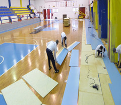 體育木地板生產團隊